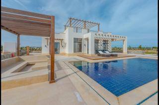 Stunning Villa with breathtaking golf & lake view - 0