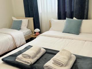 Spacious Central Apartment for Families & Groups - 1