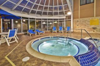 Holiday Inn Express Hotel & Suites - Belleville Area by IHG - 2