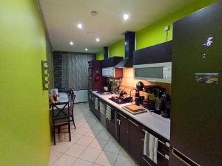 APARTAMENT VENGE -CAŁE MIESZKANIE 46m2 NA WYŁĄCZNOŚĆ - Z JEDNĄ SYPIALNIĄ I JEDNYM SYPIALNO-SALONEM -3 PIĘTRO BEZ WINDY- REZERWACJA BEZ KARTY KREDYTOWEJ-KLIMATYZACJA-NETFLIX-2 ŁÓŻECZKA DZIECIĘCE, BEZPŁATNY PARKING PUBLICZNY NA MONITOROWANYM PODWÓRZU - 0