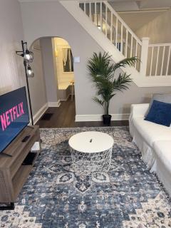 Parkside Gem - Secure, Quiet, Steps to Park - 7