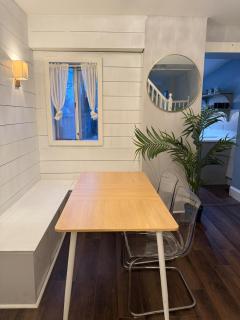 Parkside Gem - Secure, Quiet, Steps to Park - 2