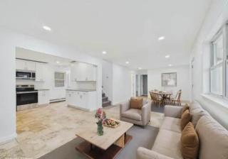 Beautifully Renovated 4BR Home in Belport - 9