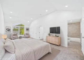 Beautifully Renovated 4BR Home in Belport - 6