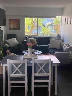 Quiet-comfy 4 bedroom house on a tree lined street in Kitsilano - 8