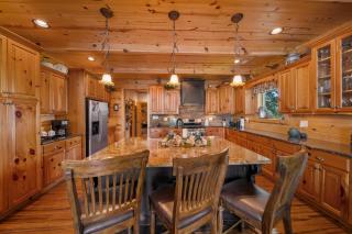 Cozy Cabin Style Lake House w Theatre Room & Dock - 7