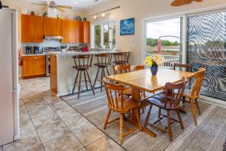Very Private and Spacious Waterfront Family House - 9