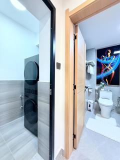 1BR PS5 85 TV AC Pool WiFi Smart Toilet WalkPad - 9