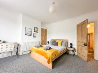 NEW - Spacious & Stylish 3 Bedroom Home in Folkestone - 9