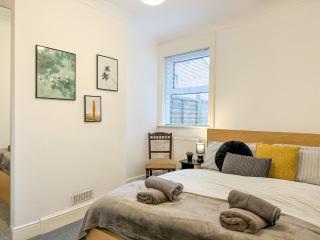NEW - Spacious & Stylish 3 Bedroom Home in Folkestone - 7