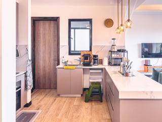 Refuge inside Two Rivers Mall 5 mins to UN Avenue - 8