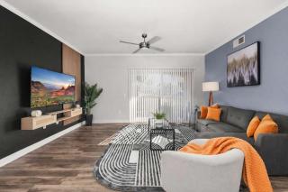 Luxury Scottsdale 2BR Escape EV Parking Pool Views & Pet-Friendly - 0