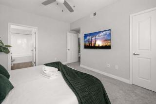 Luxury Scottsdale 2BR Escape EV Parking Pool Views & Pet-Friendly - 4