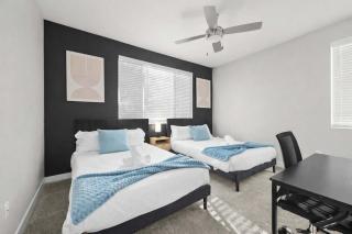 Luxury Scottsdale 2BR Escape EV Parking Pool Views & Pet-Friendly - 1