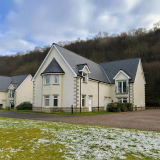 Corran, Glenloch View, Fort William 2-Bedroom Loch Side Flat - 0