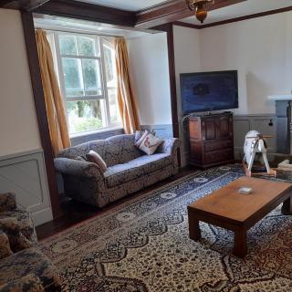 Family-Friendly Devon Farmhouse, sleeps 11, with Indoor Heated Pool, Dartmoor Views & Tarka Trail Access - 2