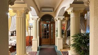 Fleur De Lis Hotel - 4