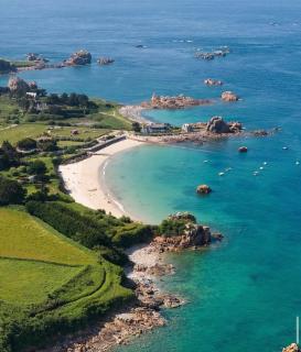 Stylish Beach House Fully Renovated Sea Views - 7