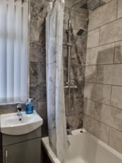 Newly Refurbished 2- Bed Stylish Home - 2