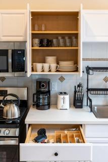 13MI to Time Square Laundry Pets Easy Parking - 2