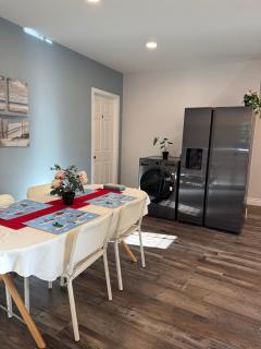 Spacious private room in a new house with private bathroom close to center city - 8