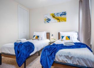 4 BR Close to City Centre,FREE Parking & Fast Wifi - 7