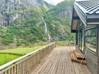 Renovated Cabin With Views Over Breimsvatnet - 7