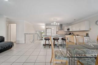 Footprints at Hyams Beach - 4BR home w. games room - 2
