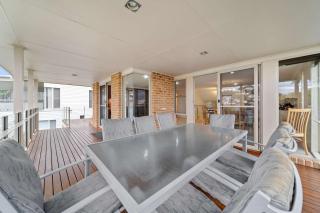 Footprints at Hyams Beach - 4BR home w. games room - 4