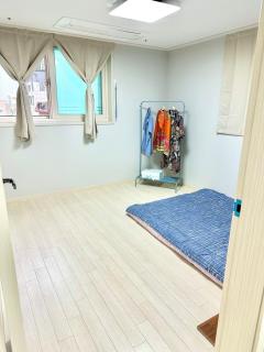 Seongsu Konkuk University New Spacious Apartment Family Baby Friendly Washer Dryer in unit - 5