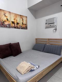 Prime Location Affordable Studio Condo in Legaspi village, Makati with Fast WiFi - 3