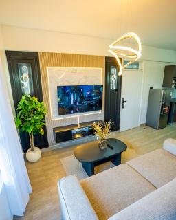 Scenic Natural Waterfalls 1BR - 6