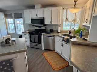 Sunset and Mountain Views - Adventure Getaway - 2