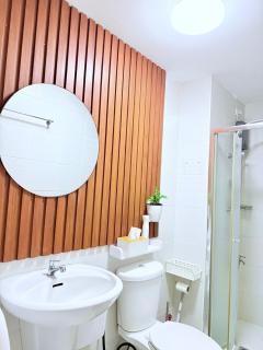 42nd Floor 2BR with Amazing Views, Single Beds & 7 Pools - 1