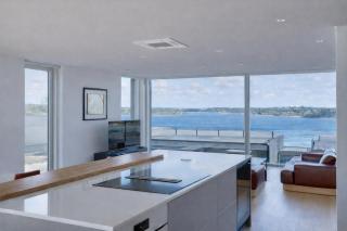 Luksustason kolmen makuuhuoneen lomahuoneisto meren äärellä - 2