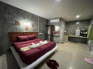 Lanta natural hut garden - 0