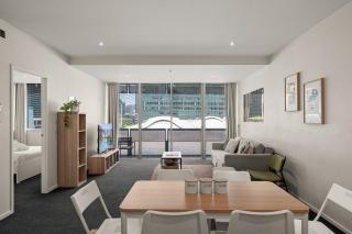 WOW Self Contained 2 bedroom apartment with Free Parking - 9