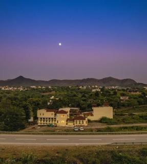 Luxury 10BHK Private Pool Villa - The Ruby Retreat by Ozy Stays - 7