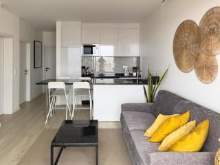 2 bdr aprt, stunning view, rooftop pool - LCGR - 5