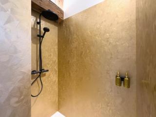 The Twins - midtown suites - 2