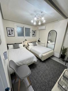 New Year Sale I Hongdae Sinchon I 1F I 4ppl I Private 2BR, 3 Bed - 0