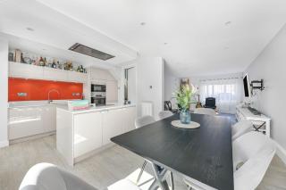 Spacious and Elegant Home with a Beautiful Garden - 8