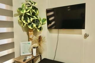 Chic Getaway Near Airport - 1