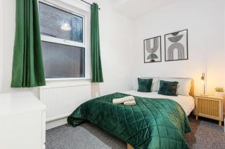 Central LDN 3-Bed Sleeps 8, Garden & Parking - 5