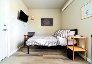 Cozy Micro Suite Unit 12 Sleeps 2 Minutes to Downtown - 2