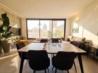 Stunning TLV Rooftop 3BR-2BA By SweetyGuest - 9