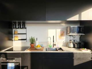 Stunning TLV Rooftop 3BR-2BA By SweetyGuest - 2