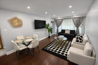 Newly Renovated 3BR North York Bungalow with Backyard Patio & Volleyball Set! Close to Rogers Stadium, TTC Subway Access, Perfect for Family Travel, Group Trips & Work Stays! - 0