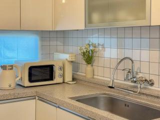 Hyehwa Myeongdong Naksan KPOP 3 Bedroom 1 and Half Bathroom - 4