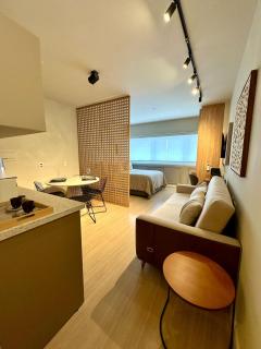 Studio 404 com Piscina e Academia Ar Condicionado no Centro Cívico com Garagem - 2